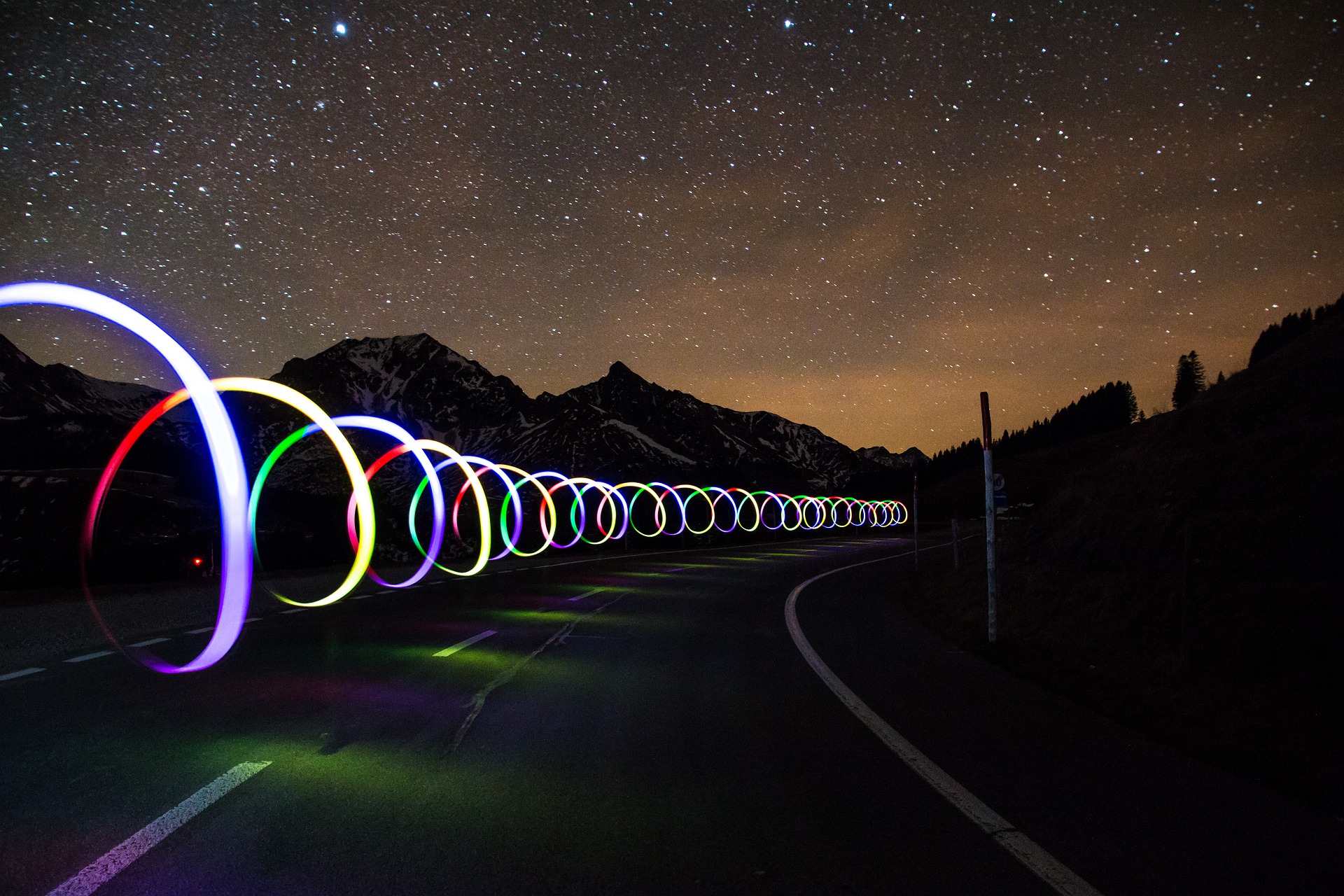 Production d’énergie renouvelable sur les routes nationales : l’OFROU lance un appel à candidatures